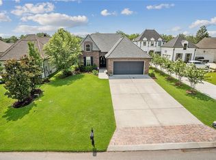 113 Oak Park Ct, Belle Chasse, LA 70037