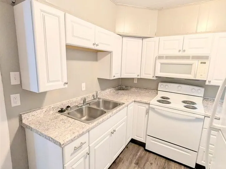 206 W 13th Ave — Photo 13