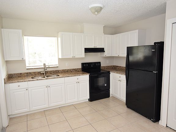 4th image of 3133 Riverhead Dr