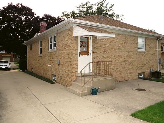 4th image of 7655 N Nora Ave