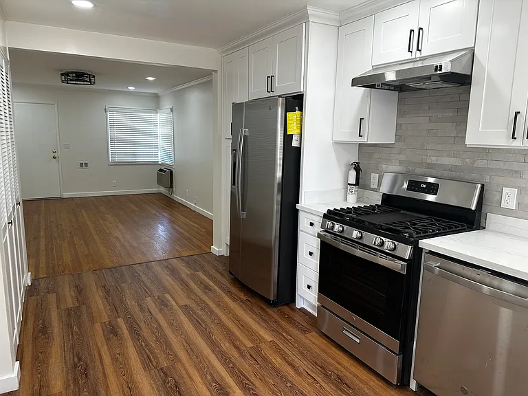 741 Barris Dr #1/2 — Photo 6