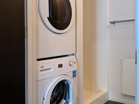 5th image of 612 Tacoma Ave S #304