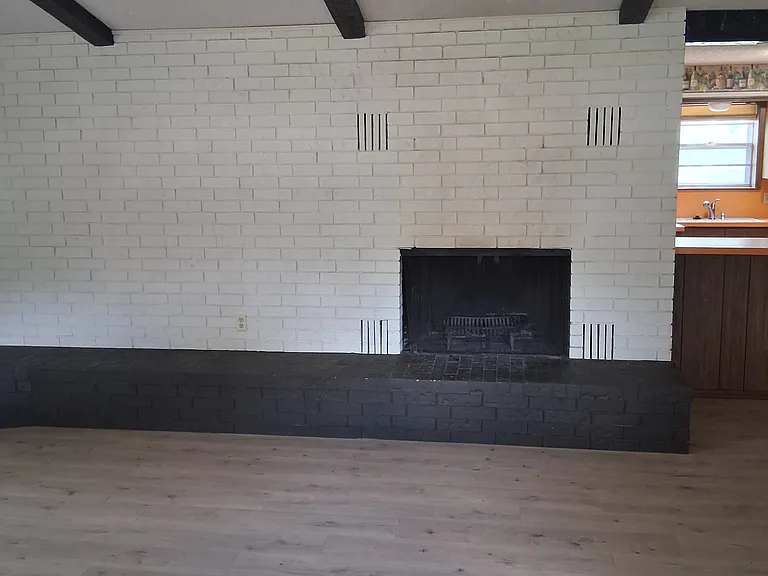1811 Bluebonnet Ln — Photo 6
