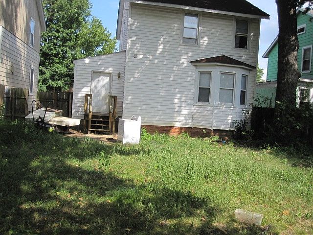 2nd image of 16 E 32nd St
