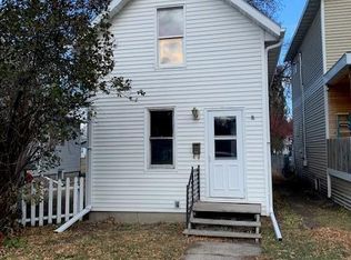 520 N 8th St, Grand Forks, ND 58203