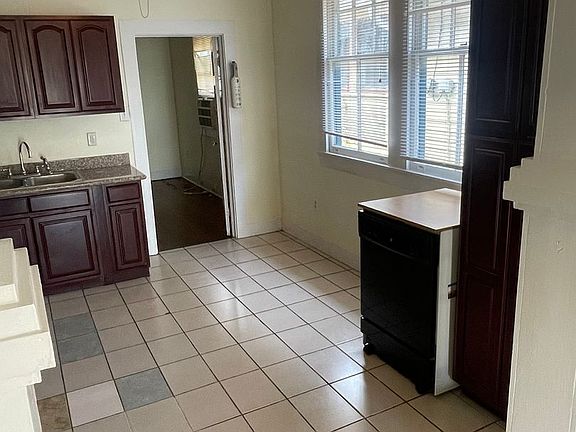5th image of 4612-4614 Toulouse St