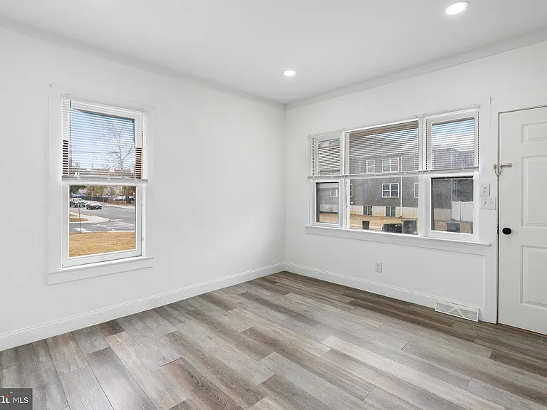 302 N Main St #3 — Photo 4