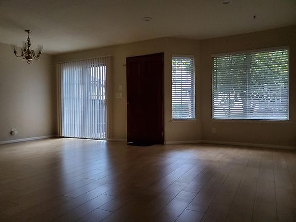 5th image of 20921 Community St APT 9