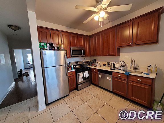 3rd image of 1149 W Pratt Blvd APT 3W