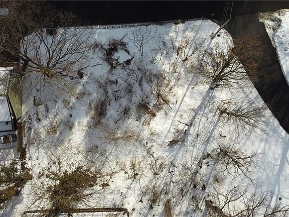 4th image of 65 Sands Ave