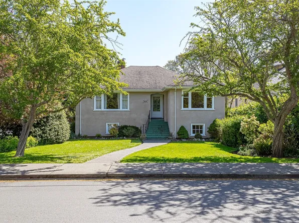 865 Saint Patrick St, Oak Bay, BC V8S 4X7