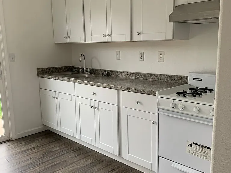1212 N Green St #E — Photo 5
