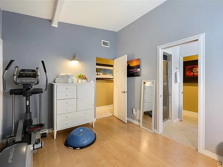 712 N Mountain View Pl — Photo 16