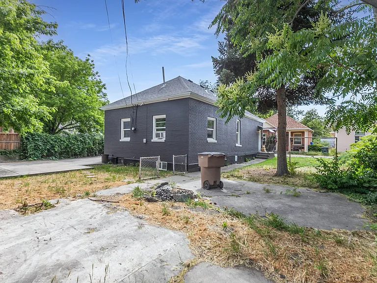 156 N Laxon Ct — Photo 4