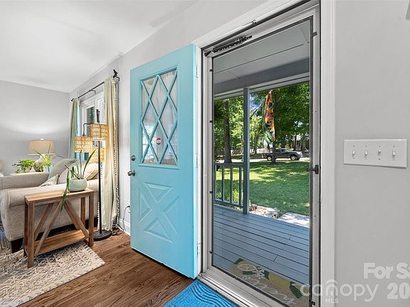 3rd image of 10924 Pampas Cir