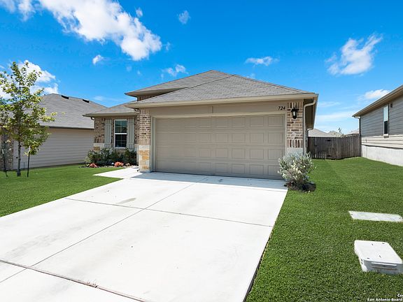 3rd image of 724 ARMADILLO DR