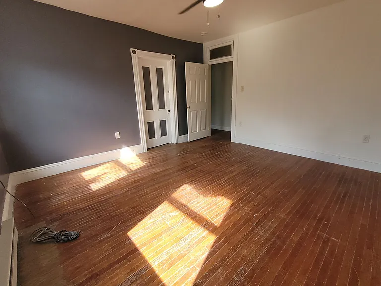 905 E King St — Photo 19
