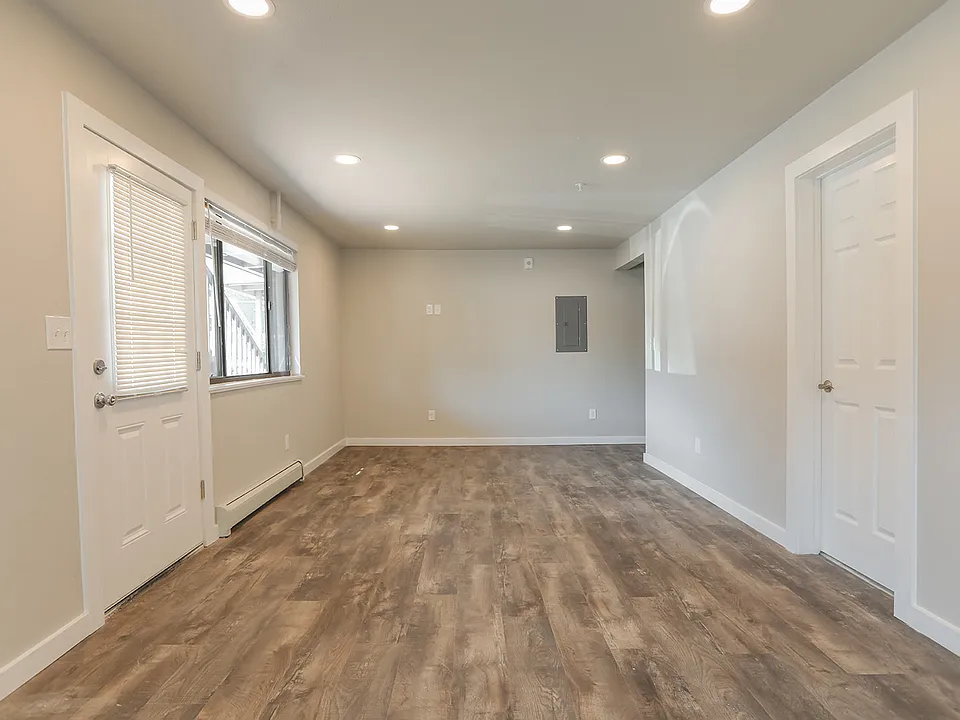 795 30th St Living Room