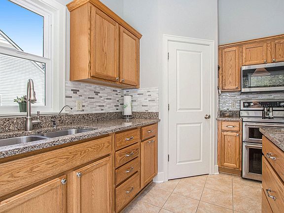 3rd image of 13485 Hidden Creek Ct