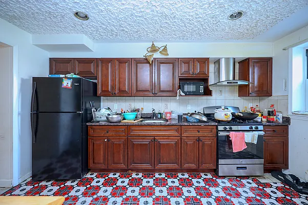 Sold by Remax Edge | media 7