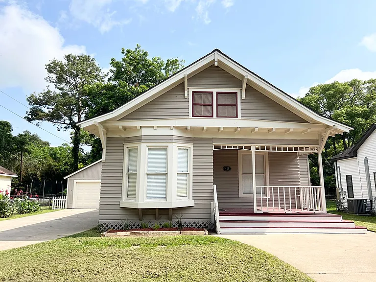421 E Myrtle St — Photo 1