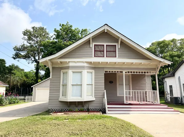 421 E Myrtle St, Angleton, TX 77515