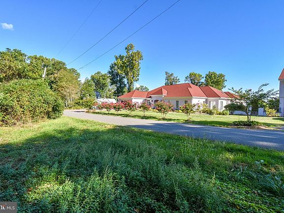 4th image of 6041 Hill Rd