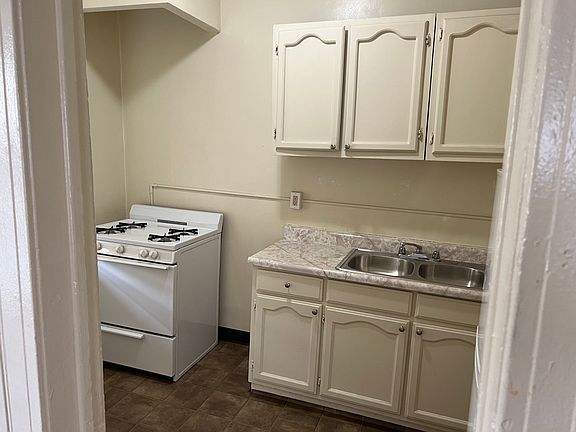 4th image of 520 1/2 S Serrano Ave #L207