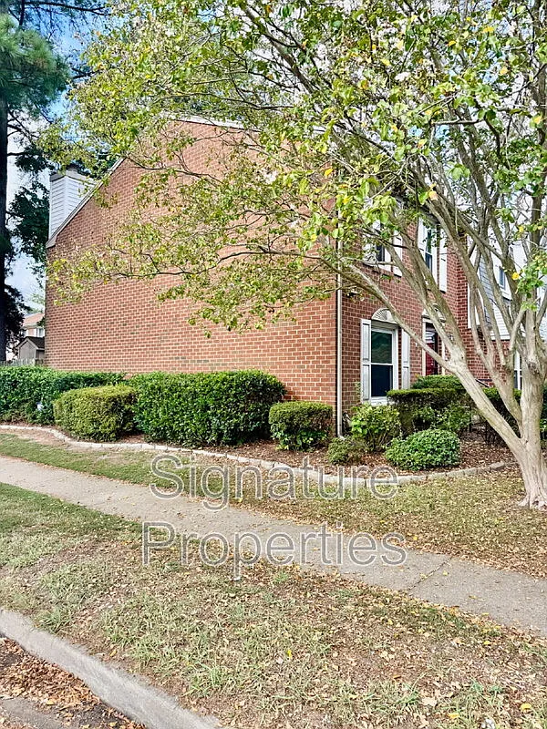 3 bed, 2.5 bath, 1280 sqft, $2,300 — Photo 2
