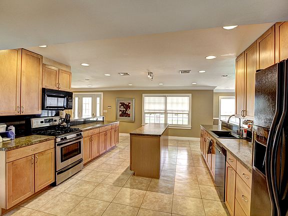 4th image of 1631 N Thompson Dr