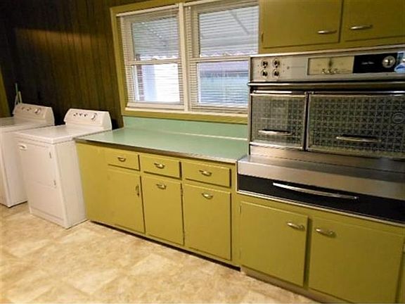 5th image of 4246 Ivanhoe St