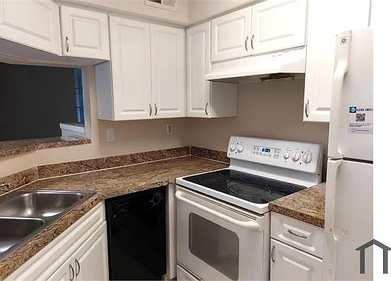 8734 Mallard Reserve Dr — Photo 10