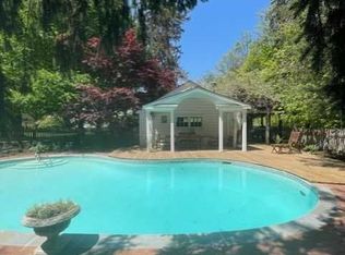 216 Lake Shore Dr, Pleasant Valley, NY 12569