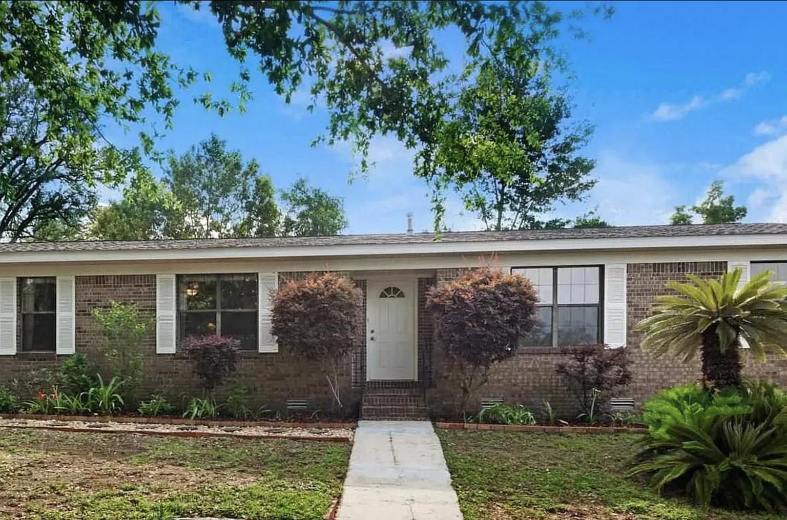 3 bed, 2.5 bath, 1831 sqft, $2,000 — Photo 1