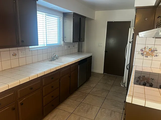 1412 Circle Dr E — Photo 7