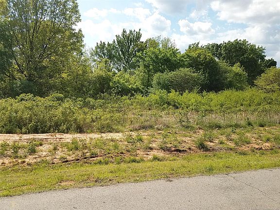 4th image of 956 N Orchard Ln