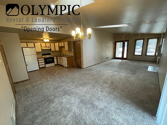 001 Livingroom_10172022