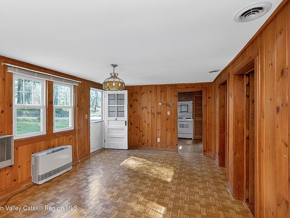 3rd image of 208 Canary Hill Road