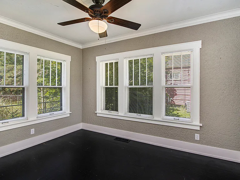 1110 Cambridge Dr — Photo 13