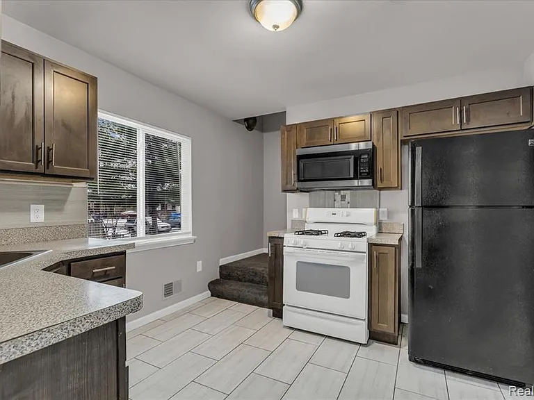 8268 Hudson Ave — Photo 6