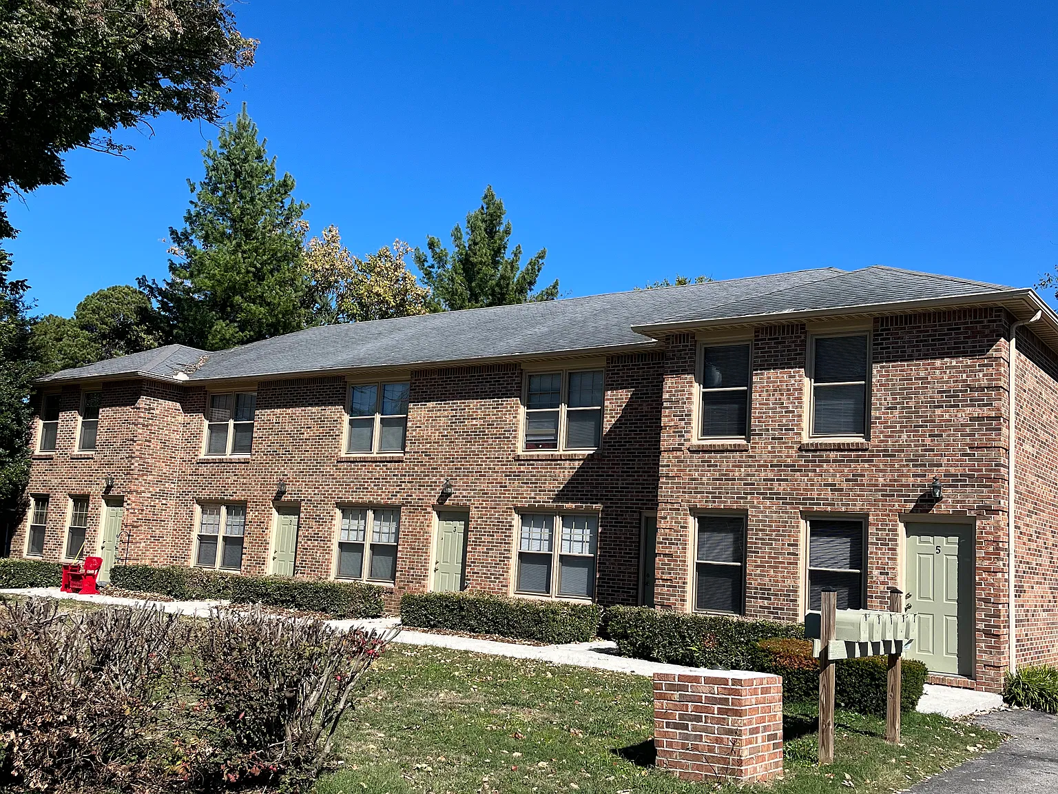 2 bed, 1.5 bath, 1100 sqft, $1,300 — Photo 1