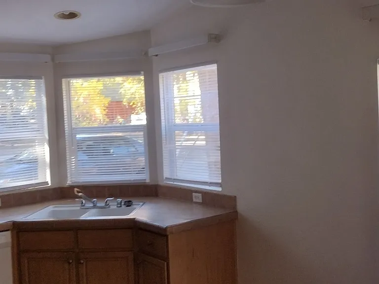 455 Kern Ave — Photo 6
