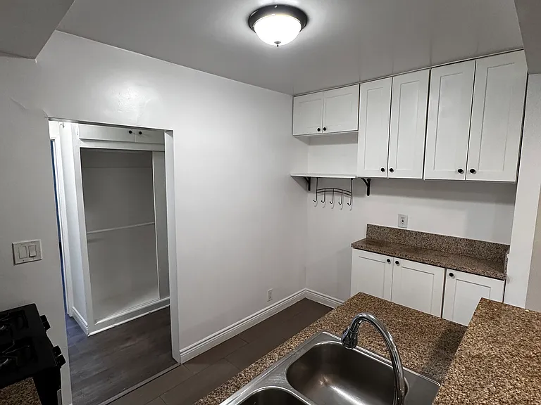 2073 Ivar Ave #2 — Photo 5