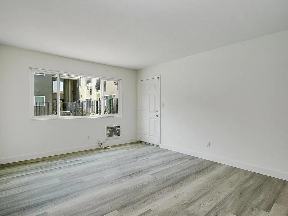 6602 Beadnell Way #4