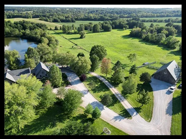 28478 Sunset Dr, Macon, MO 63552