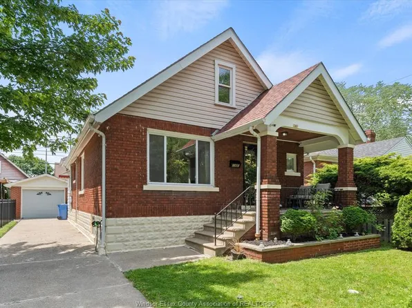 2307 Fraser Ave, Windsor, ON N8X 3Z8