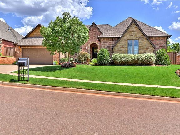 2nd image of 2832 Silvercliffe Dr