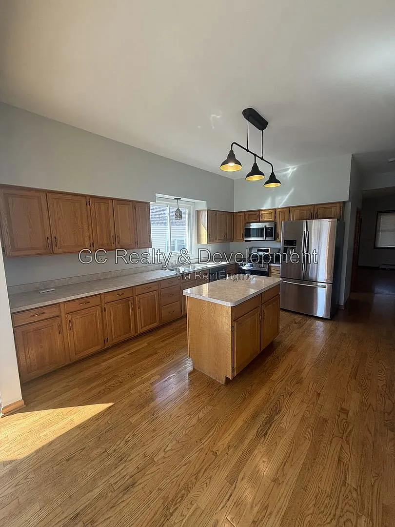 4 bed, 2.5 bath, 1800 sqft, $2,795 — Photo 2