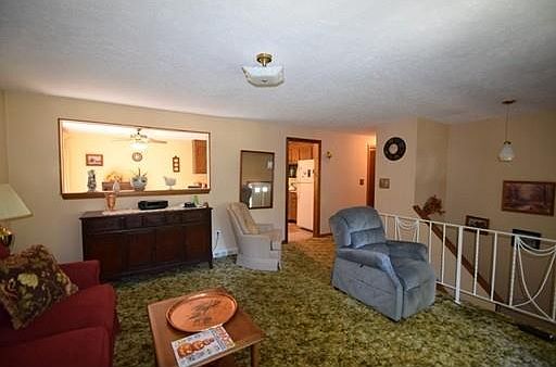 4th image of 10 Alden Ave W