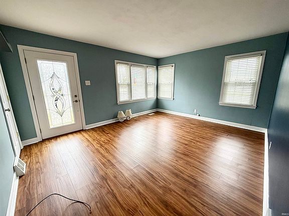3rd image of 119 S Villa Dr